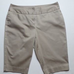 Worthington kahki colored shorts size 4